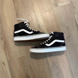 Women’s 8 Vans Platform Black HighTop Sneakers